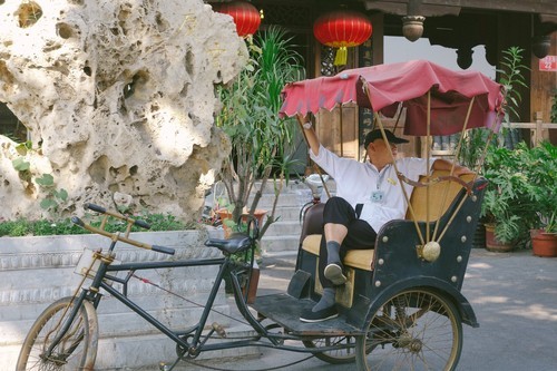 高画质+大光圈索尼QX100街拍后海人文