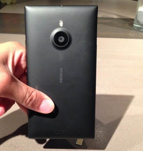 诺基亚Lumia1520及个性保护壳多图曝光 