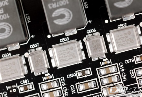 扒光新旗舰:Radeon R9 290X全面拆解