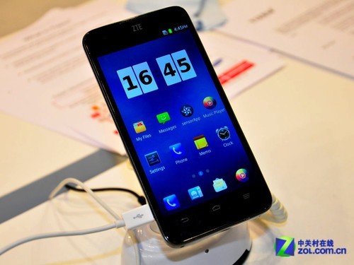 界面风格曝光 三星中兴Tizen原型机现身