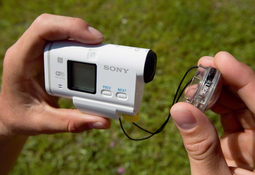 索尼发布首款便携4K摄像机及新酷拍_数码