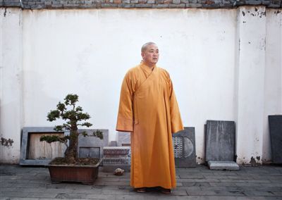 4月9日，河南登封少林寺，释永信方丈在其所居住的三合院内。