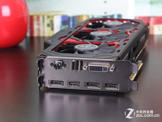 七彩虹GTX960 I/O接口