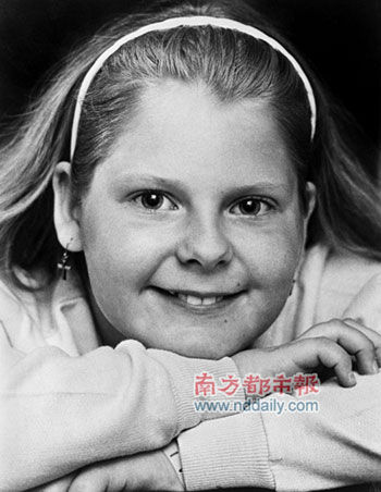 首名试管婴儿露易丝·布朗10岁时的资料照片。