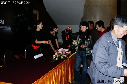 ����Ѳչ��4�֦���Ӱ����:����վ����