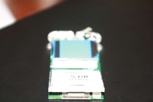 想换就换疯狂网友拆解iPod更换硬盘(3)