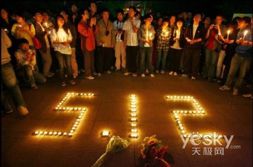 5.12四川汶川大地震---心手相连的人们