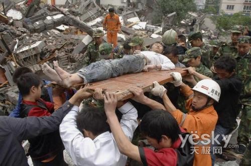 5.12四川汶川大地震---心手相连的人们