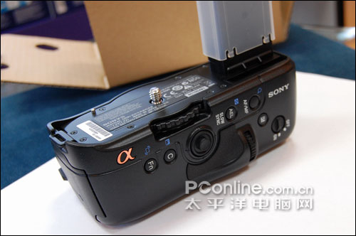 梦幻搭配 索尼A900贴身手柄套装登场_数码