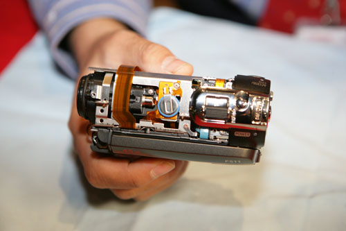 机身紧凑的奥秘 佳能DV FS11拆解揭秘_数码