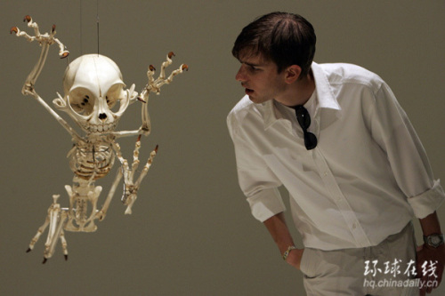 山寨报纸<em>女神转世</em> 路透年度奇趣图片精选_数码