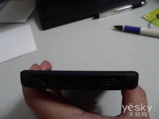 5寸宽屏高贵雅黑上市导航犬T860新品价799