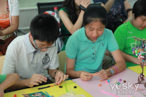 谁是创意宝贝 佳能双闪存DV彩陶DIY活动纪实