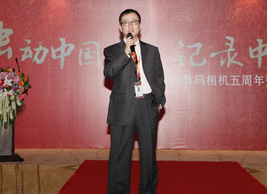 图为:爱国者数码科技总经理杨吉庆