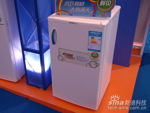 直击08中国家电博览会:美菱鲜贝超小型冰箱_家