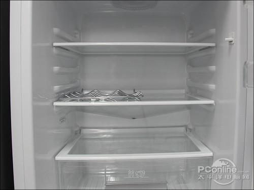 外观时尚功能强精致金属面板冰箱导购