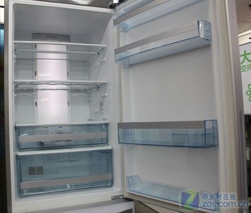 水波纹设计卡萨帝三开门冰箱现6399元