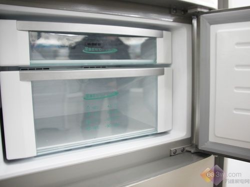 气质面板受关注海尔三门冰箱大卖