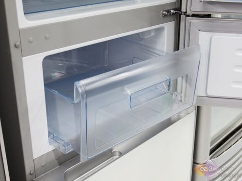 韩电波光白面板三门创意冰箱热卖中