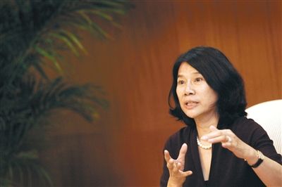 9月26日，清华大学新清华学堂，董明珠参加“诚信之光——2013中国信用企业发布”晚会后，接受媒体专访。