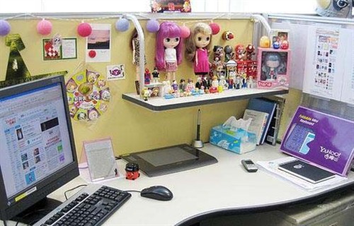 网上名为玩偶<em>妹妹</em>的办公<em>桌</em>