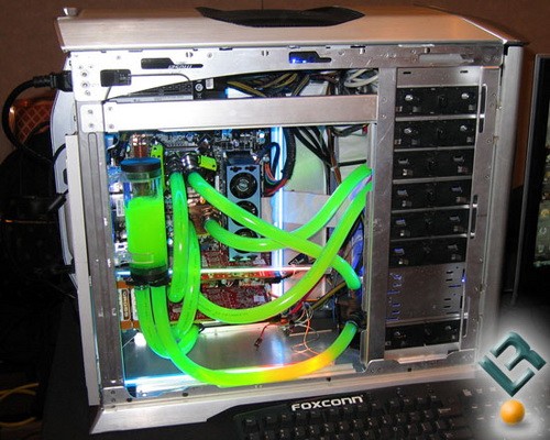 主板在机箱里装水冷展示