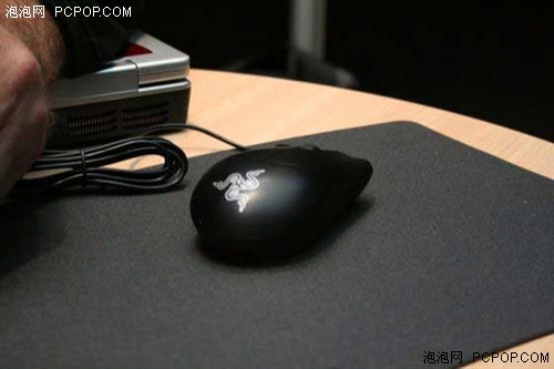 魔兽星际专用Razer推出Salmosa鼠标