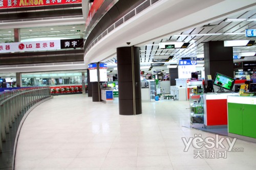 品牌形象突显!忆捷移动硬盘专卖店登场