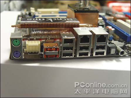 超频尖兵 富士康无敌X48板BlackOps到货_硬件