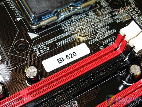和P45没两样黑潮BI-520主板499元到货