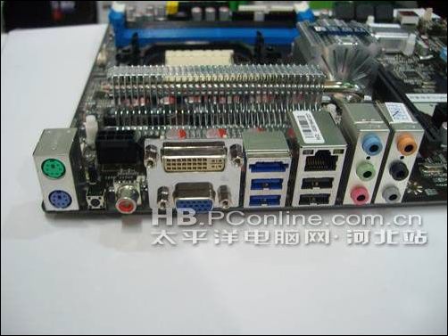 热管带显存双敏豪华限量790GX到货