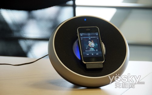 震撼摇滚飞利浦滚动式iPhone音箱底座评测