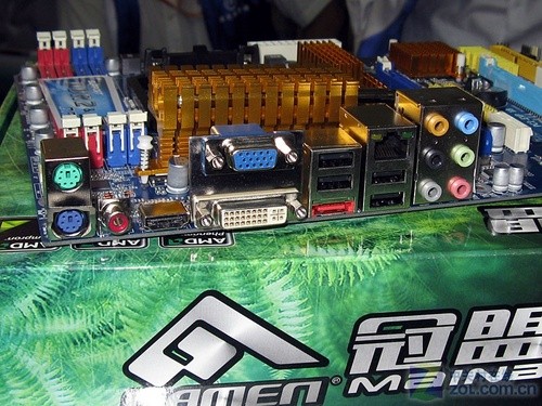 DDR2/3ͨ�Թ���ȫ��̬790GX����599Ԫ