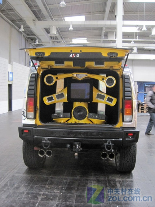 CeBIT2010:改装悍马配顶级音响(图)_硬件