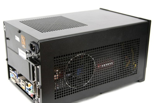 配HD5870显卡 史上最强ITX游戏主机打造实录