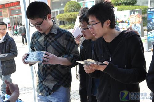 新思路新玩法 影驰2011校园行郑大站路演_硬