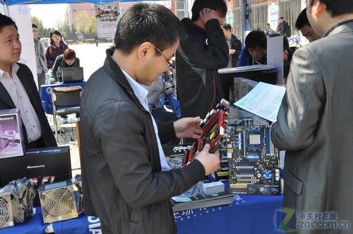 新思路新玩法 影驰2011校园行郑大站路演_硬