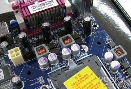 强悍小板 支持DDR3富士康 G41MXE售价456元