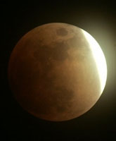 美国西雅图上空的红月亮