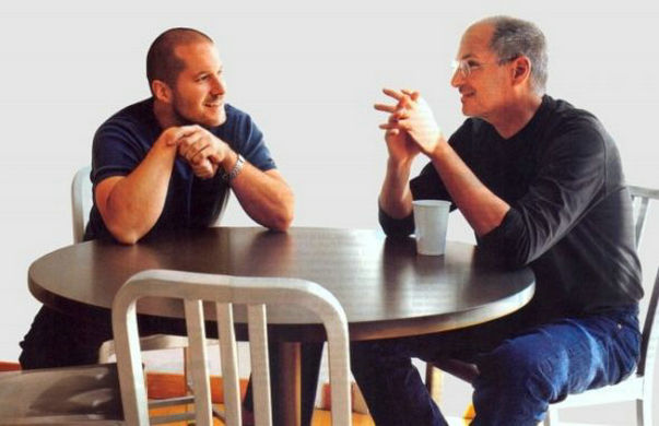 乔布斯曾经对《乔布斯传》作者艾萨克森说：“如果说我在苹果有一个心灵伴侣，那就是乔尼・艾维。”