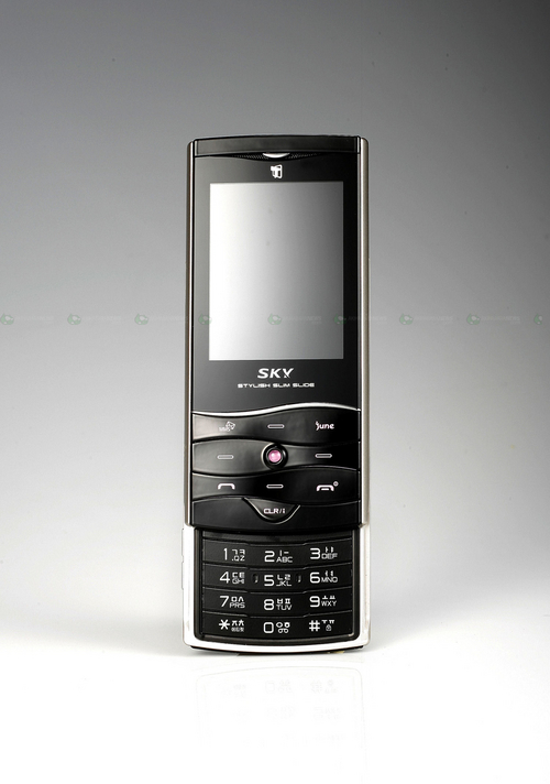 浪漫波浪形SKY韩国推出超薄手机IM-S300