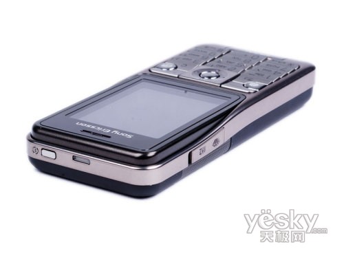 行唯美路线索爱轻巧3G手机K530c评测(2)