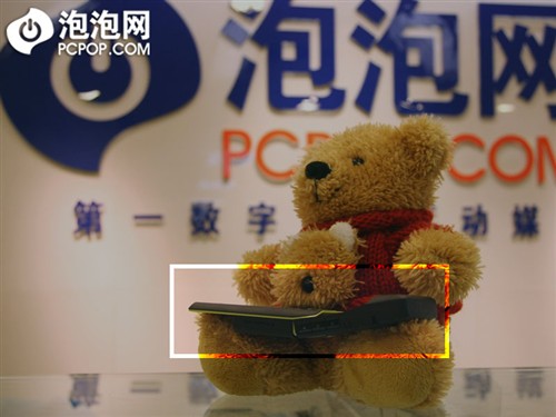 与众不同摩托罗拉滑盖智能Z8外观评测(2)