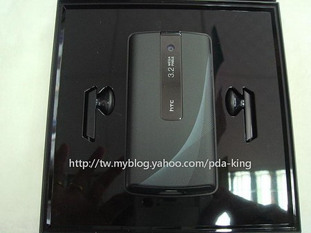 2.8寸VGA液晶HTC时尚智能P3702开箱照