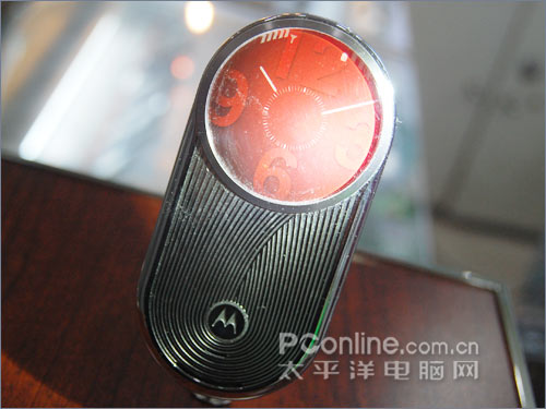 骤降3800元!摩托旋屏经典V70复刻版低头_手机