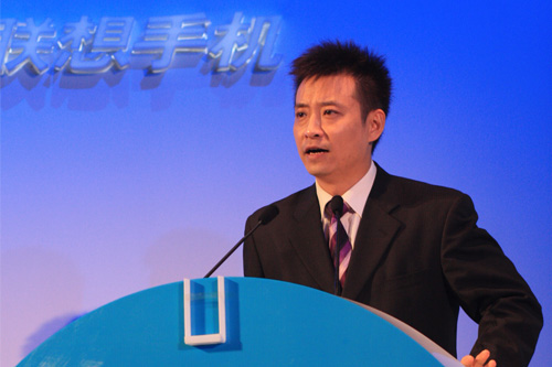 图文:联想OPhone手机O1发布会主持人_手机