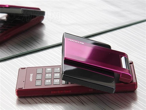 绚丽色彩惹人爱 夏普9130c女生必备机_手机