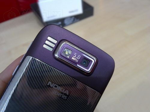 高性价比智能手机推荐 诺基亚E72紫色