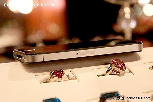 30天全额退款 苹果回应iPhone 4信号门_手机