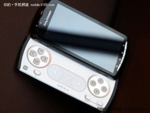 续写PSP传奇 索爱Xperia Play Z1i开卖_手机